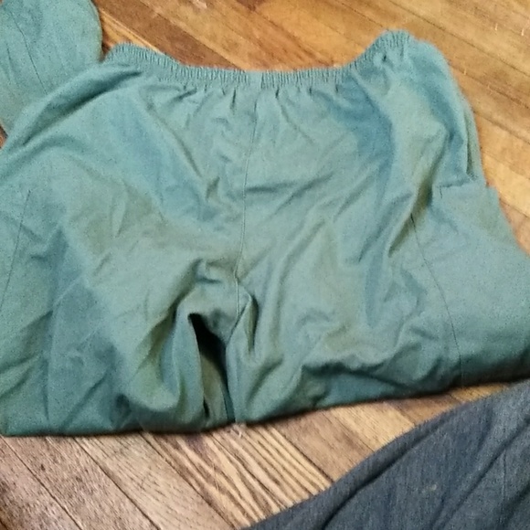 Olive Green Work Scrubs - Picture 4 of 4